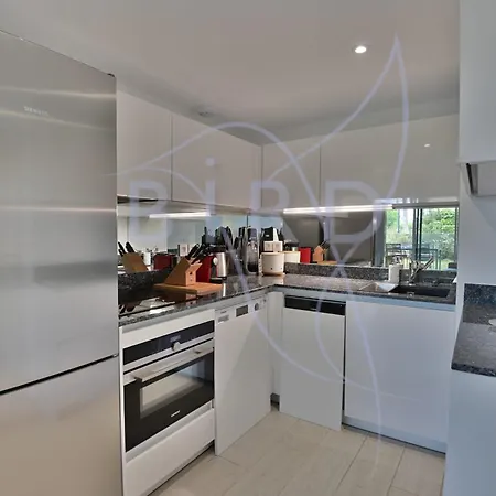 Waterfront With Private Garden Apartman