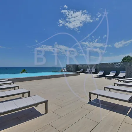 Apartment Waterfront With Private Garden *