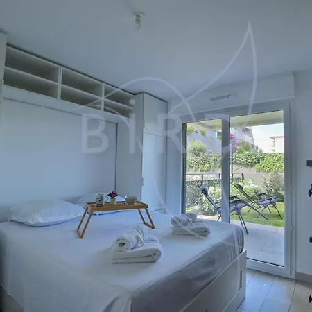 Waterfront With Private Garden Appartement *