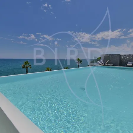 Waterfront With Private Garden アパート *