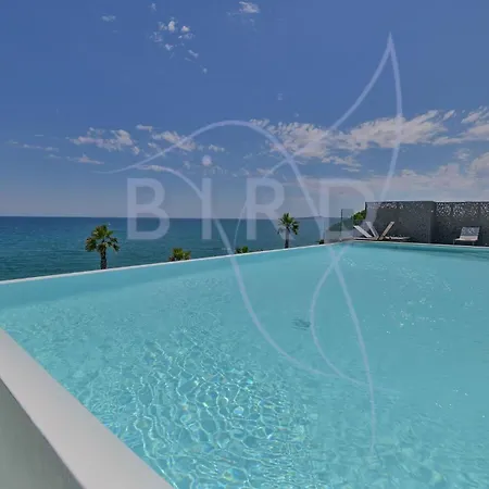 Waterfront With Private Garden Appartement